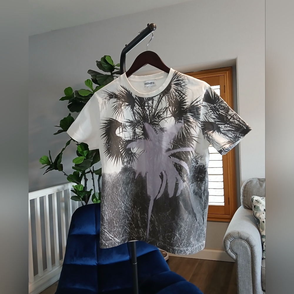 Kenzo Graphic Print T-Shirt. Size L